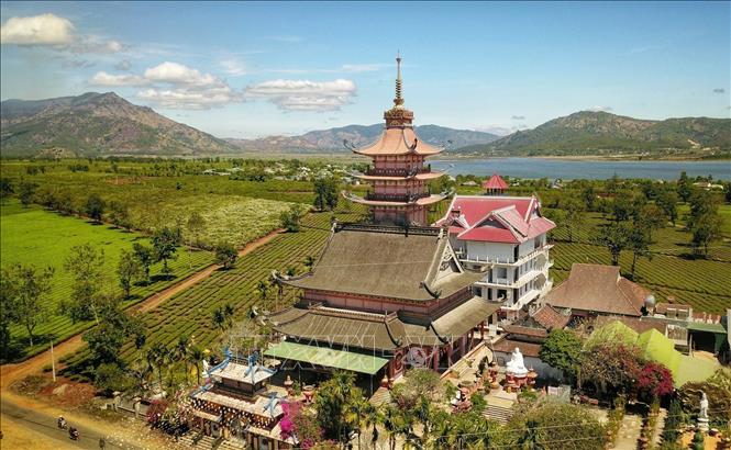Photo: Buu Minh Pagoda’s roof was designed to be like a communal house’s roof in the Central Highlands, with the architecture combining the northern and central areas with the Japanese temple style.  VNA Photo: Thành Đạt  