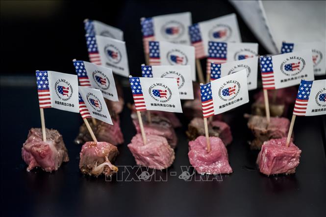Trong ảnh: Các mẫu thịt bò Mỹ được trưng bày tại một sự kiện ở Bắc Kinh, Trung Quốc. Ảnh: AFP/TTXVN