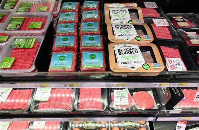 Trong ảnh: Sản phẩm thịt bò Mỹ được bày bán tại New York. Ảnh: AFP/TTXVN