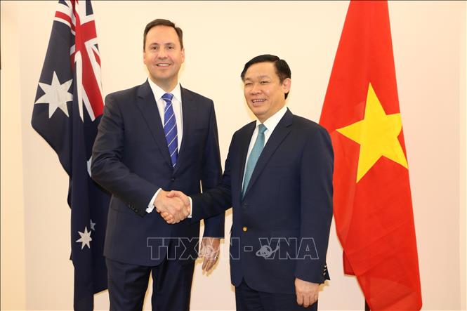 Trong ảnh: Sáng 25/7/2017, tại thủ đô Canberra, Phó Thủ tướng Vương Đình Huệ làm việc với Bộ trưởng Thương mại Australia Steven Ciobo. Ảnh: Khánh Linh - TTXVN 
