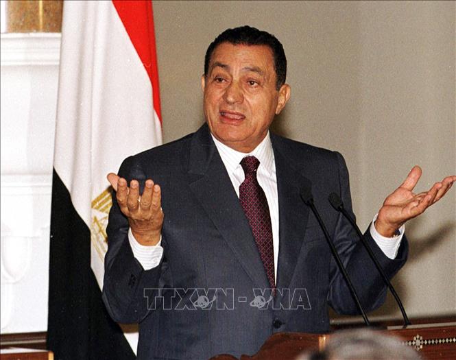 Trong ảnh (tư liệu): Ông Hosni Mubarak tại cuộc họp báo ở Cairo, Ai Cập tháng 10/2000. Ảnh: THX/TTXVN