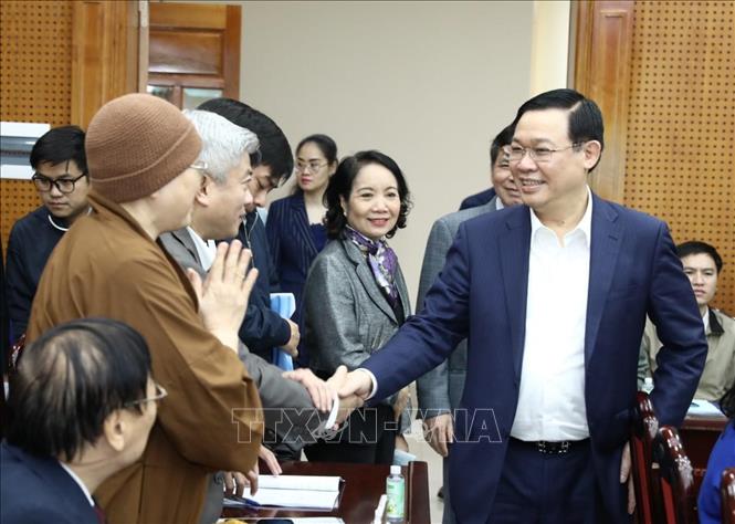 Trong ảnh: Bí thư Thành ủy Hà Nội Vương Đình Huệ với các đại biểu. Ảnh: Văn Điệp - TTXVN