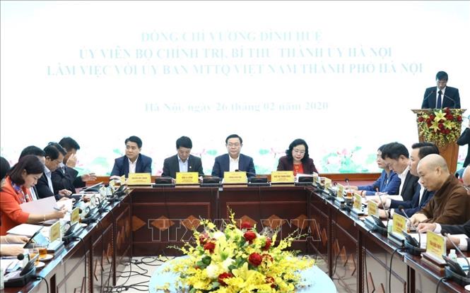 Trong ảnh: Bí thư Thành ủy Hà Nội Vương Đình Huệ với các đại biểu tại buổi làm việc. Ảnh: Văn Điệp - TTXVN
