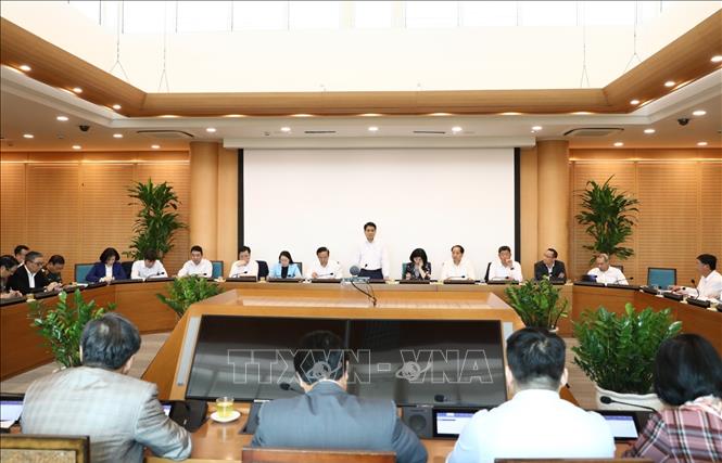 Trong ảnh: Chủ tịch Uỷ ban nhân dân Thành phố Hà Nội Nguyễn Đức Chung phát biểu chỉ đạo cuộc họp. Ảnh: Văn Điệp - TTXVN