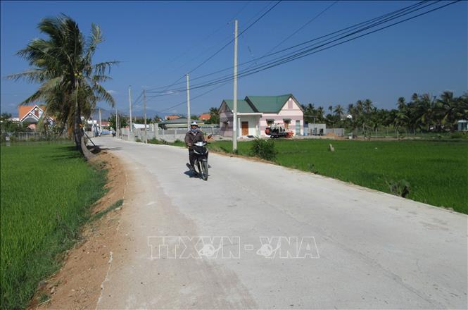 Trong ảnh: Hệ thống đường giao thông tại huyện Ninh Phước (Ninh Thuận). Ảnh: Nguyễn Thành - TTXVN