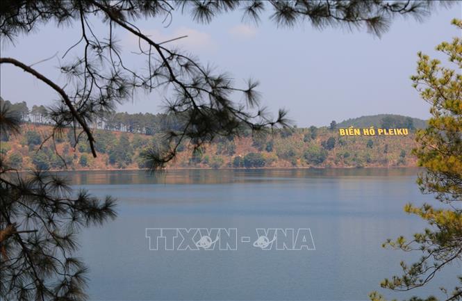 Trong ảnh: Biển Hồ, thắng cảnh du lịch nổi tiếng của thành phố Pleiku, tỉnh Gia Lai. Ảnh: Thành Đạt - TTXVN
