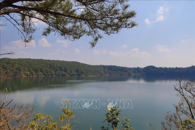 Trong ảnh: Biển Hồ, thắng cảnh du lịch nổi tiếng của thành phố Pleiku, tỉnh Gia Lai. Ảnh: Thành Đạt - TTXVN