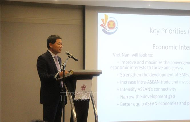 Trong ảnh: Đại sứ Việt Nam tại Malaysia Lê Quý Quỳnh phát biểu tại buổi thuyết trình. Ảnh: Mạnh Tuân - PV TTXVN tại Malaysia