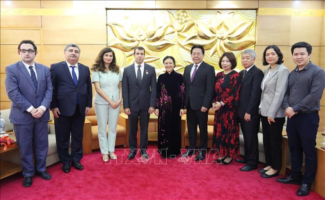Photo: VUFO President Nguyen Phuong Nga, Azerbaijanese Ambassador Anar Lachin Oglu Imanov and delegates at the event. VNA Photo.