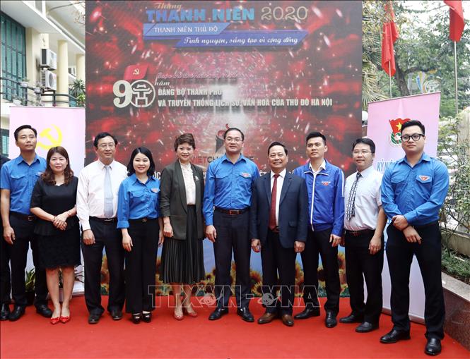 Trong ảnh: Lãnh đạo Thành đoàn Hà Nội cùng các đại biểu, nhà tài trợ tại buổi lễ. Ảnh: Văn Điệp – TTXVN