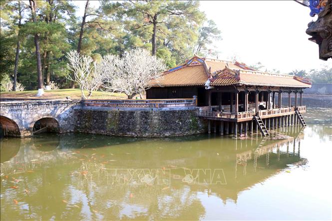 Trong ảnh: Xung Khiêm Tạ nằm bên hồ Lưu Khiêm là nơi nhà vua nghỉ ngơi, hóng mát, làm thơ, thưởng thức nghệ thuật. Ảnh: Đỗ Trưởng-TTXVN