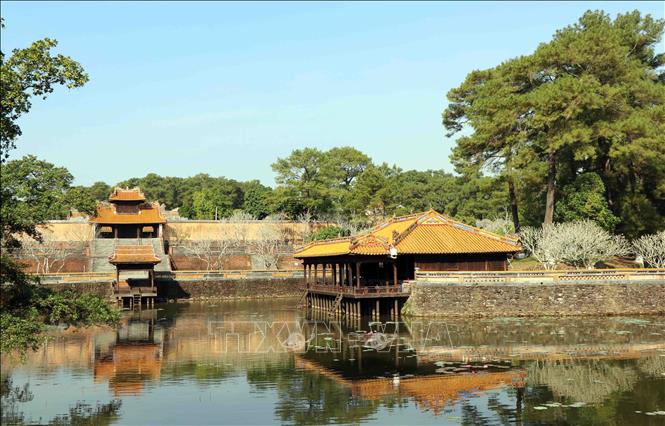 Trong ảnh: Vẻ đẹp hài hòa, trầm lắng ở phía trước khu vực tẩm điện là nơi vua Tự Đức khi còn sống thường lui tới nghỉ ngơi. Ảnh: Đỗ Trưởng-TTXVN