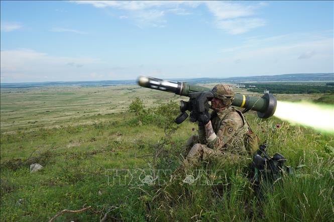 Trong ảnh (tư liệu): Binh sĩ Mỹ bắn tên lửa chống tăng Javelin trong cuộc tập trận tại Varpalota, Hungary, ngày 5/6/2019. Ảnh: AFP/TTXVN