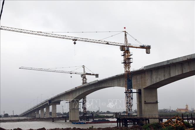 Trong ảnh: Cầu Thịnh Long do liên danh nhà thầu Hashin (Hàn Quốc) và Công ty CP cầu đường Long Biên thi công. Ảnh: Huy Hùng - TTXVN