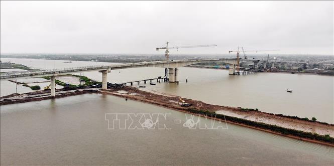 Trong ảnh: Cầu Thịnh Long nối liền 2 huyện Nghĩa Hưng và Hải Hậu của tỉnh Nam Định. Ảnh: Danh Lam - TTXVN