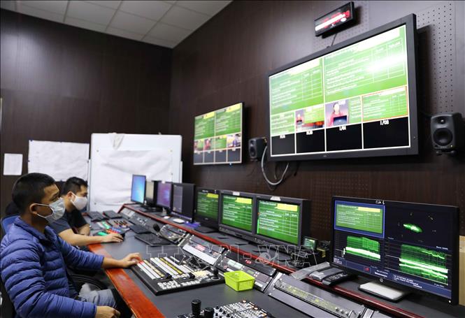Trong ảnh: Đài Phát thanh và Truyền hình Hà Nội sản xuất và phát sóng Chương trình học trên truyền hình. Ảnh: Thanh Tùng-TTXVN