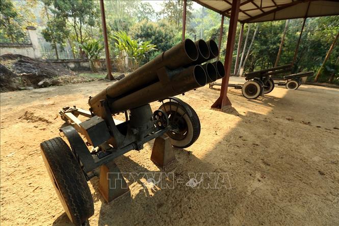 Trong ảnh: Những khẩu pháo H6 hay còn gọi là hỏa tiễn Kachiusa tại Di tích trận địa pháo H6 bản Huổi Lơi, xã Thanh Minh, thành phố Điện Biên Phủ. Ảnh: Phan Tuấn Anh - TTXVN