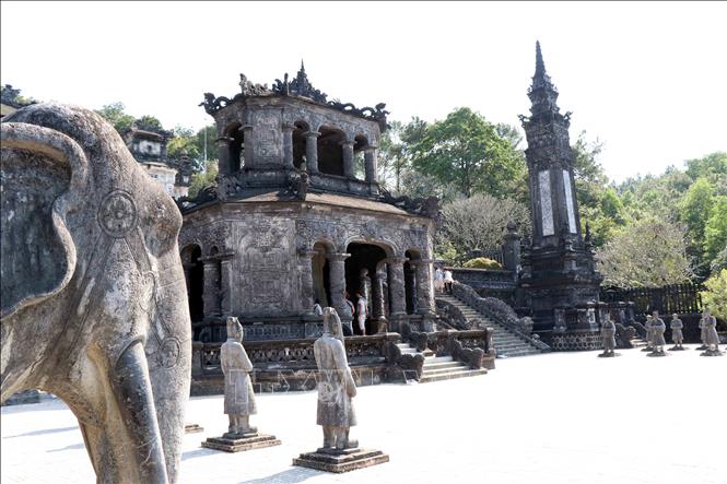 Trong ảnh: Kiến trúc đồ sộ, cách tân ở lăng vua Khải Định. Ảnh: Đỗ Trưởng - TTXVN