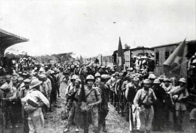 Trong ảnh: Một đơn vị Nam tiến tại ga Hàng Cỏ, Hà Nội trước khi lên đường vào Nam chi viện cho mặt trận Nam Bộ, tháng 9/1945. Ảnh: Tư liệu/TTXVN phát
