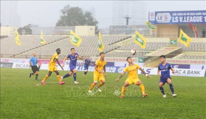 Sông Lam Nghệ An dành chiến thắng trước Becamex Bình Dương với tỉ số 1-0. Ảnh: Nguyễn Oanh-TTXVN.