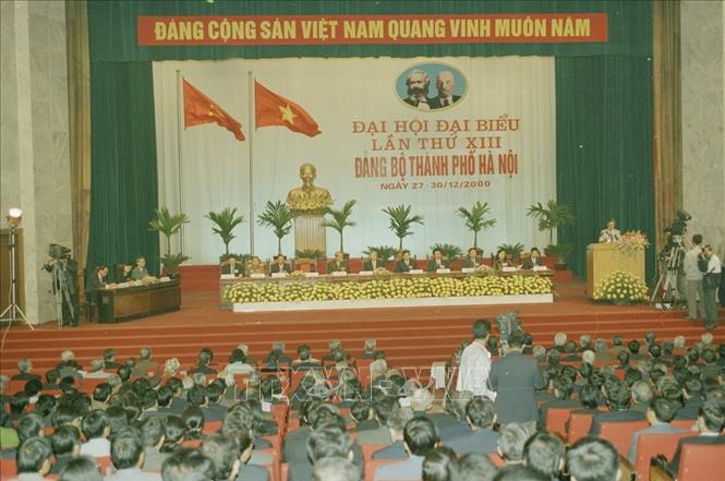 Trong ảnh: Quang cảnh Đại hội đại biểu Đảng bộ thành phố Hà Nội lần thứ XIII, nhiệm kỳ 2000-2005. Ảnh: Cao Phong - TTXVN