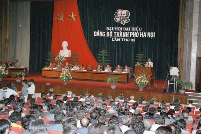 Trong ảnh: Phiên khai mạc Đại hội đại biểu Đảng bộ thành phố Hà Nội lần thứ XII (9/5/1996). Ảnh: Minh Điền - TTXVN