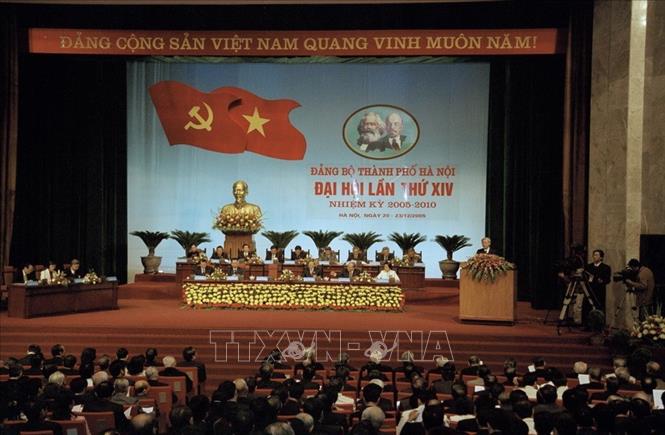 Trong ảnh: Quang cảnh Đại hội đại biểu Đảng bộ thành phố Hà Nội lần thứ XIV, nhiệm kỳ 2005-2010. Ảnh: Tùng Lâm - TTXVN