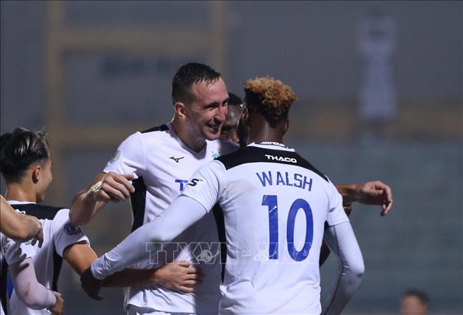 Trong ảnh: Pha ăn mừng bàn thắng mở tỷ số 1-0 của tiền đạo Chevaughn Walsh (số 10, CLB HAGL). Ảnh: Thành Đạt - TTXVN
