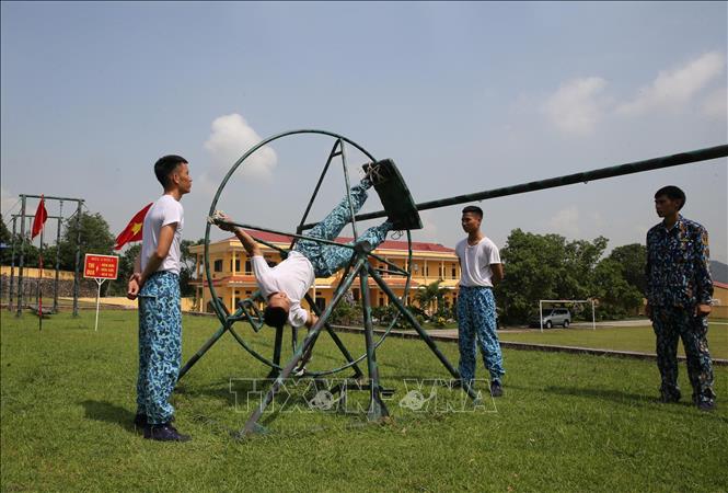 Trong ảnh: Chiến sĩ Lữ đoàn Đặc công Hải quân 126 thi đua rèn sức, luyện tài trên thao trường. Ảnh: Dương Giang - TTXVN