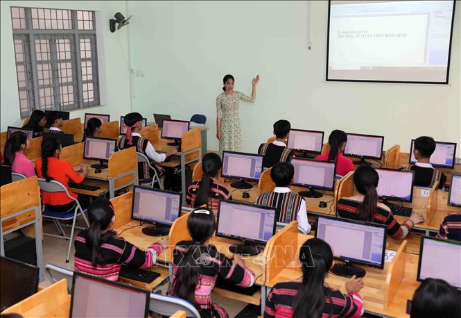 Trong ảnh: Công tác đầu tư xây dựng hoàn thiện cơ sở vật chất, bổ sung trang thiết bị dạy học đang dần được triển khai để tạo điều kiện thuận lợi nhất cho việc dạy và học. Ảnh: Thanh Tùng-TTXVN