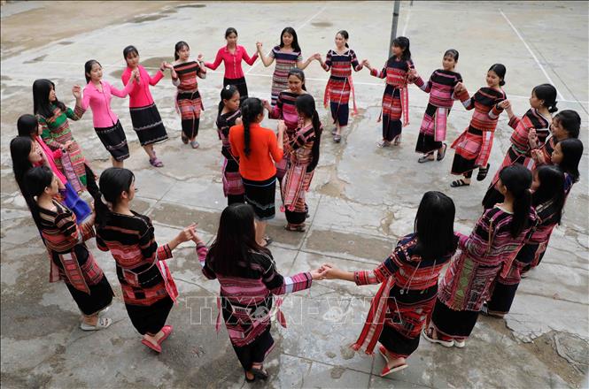 Trong ảnh: Các hoạt động văn nghệ, TDTT, các hoạt động ngoài giờ lên lớp, giúp các em được vui chơi, giải trí, rèn luyện thể lực và sức khỏe cho học sinh, thêm tinh thần tập thể. Ảnh: Thanh Tùng-TTXVN