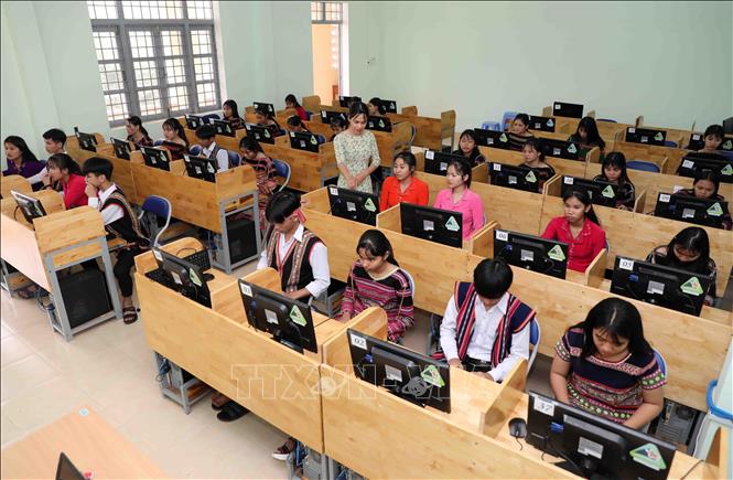 Trong ảnh: Ngoài tổ chức hoạt động dạy và học, nhà trường còn thực hiện các nhiệm vụ nuôi dưỡng, chăm sóc sức khỏe, quản lý việc tự học, tự rèn luyện, tự phục vụ và các hoạt động giáo dục khác theo Quy chế tổ chức hoạt động của trường phổ thông Dân tộc nội trú. Ảnh: Thanh Tùng-TTXVN