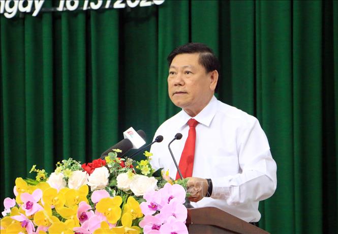 Trong ảnh: Bí thư Tỉnh ủy Vĩnh Long Trần Văn Rón phát biểu tại kỳ họp. Ảnh: Phạm Minh Tuấn-TTXVN 