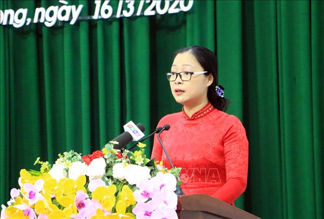 Trong ảnh: Tân Phó Chủ tịch UBND tỉnh Vĩnh Long Nguyễn Thị Quyên Thanh phát biểu nhận nhiệm vụ tại kỳ họp. Ảnh: Phạm Minh Tuấn-TTXVN 