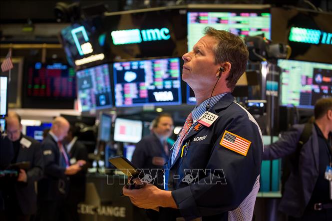 Trong ảnh: Hoạt động tại sàn giao dịch chứng khoán New York, Mỹ ngày 16/3/2020. Ảnh: THX/TTXVN