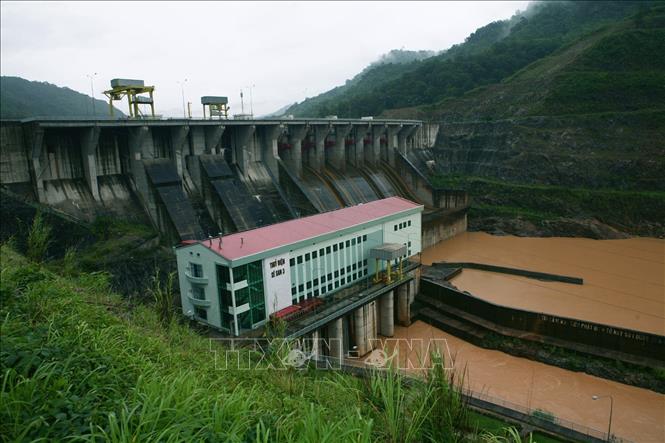 Trong ảnh: Nhà máy thủy điện Sê San 3 nhìn phía từ hạ lưu. Ảnh: Ngọc Hà - TTXVN