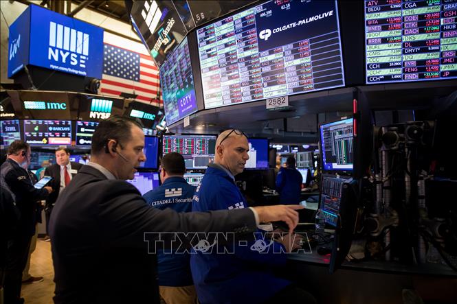Trong ảnh: Hoạt động tại Sàn giao dịch chứng khoán New York, Mỹ, ngày 16/3/2020. Ảnh: THX/TTXVN