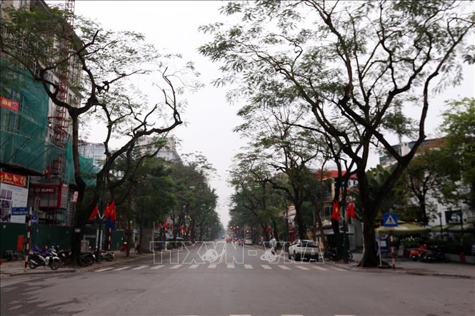 Trong ảnh: Đường Lý Thường Kiệt, Hà Nội vắng người ngày 20/3/2020. Ảnh: Anh Tuấn – TTXVN