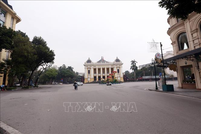 Trong ảnh: Quảng trường Cách mạng Tháng 8 Hà Nội vắng người ngày 20/3/2020. Ảnh: Anh Tuấn – TTXVN