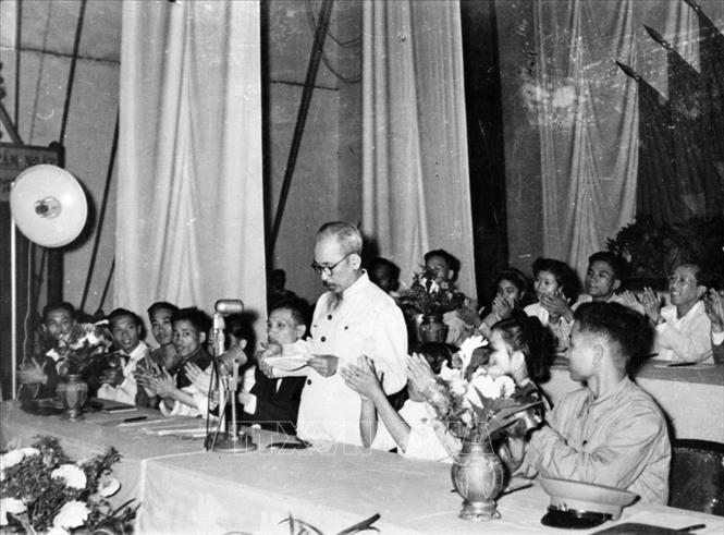 Trong ảnh: Chủ tịch Hồ Chí Minh đến dự và phát biểu tại Đại hội thành lập Hội Liên hiệp Thanh niên Việt Nam (10/1956). Ảnh: TTXVN
