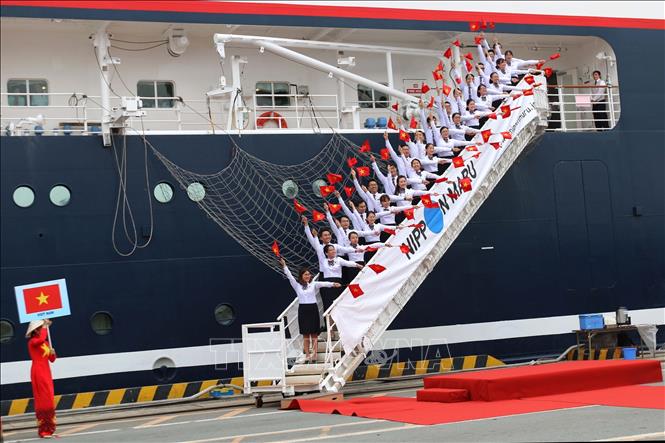 Trong ảnh: Đoàn đại biểu thanh niên Việt Nam tham gia chương trình Tàu Thanh niên Đông Nam Á và Nhật Bản năm 2019 (The Ship for Southeast Asian Youth Program - SSEAYP). Đây là chương trình hợp tác giữa Chính phủ 10 nước thành viên Hiệp hội các quốc gia Đông Nam Á (ASEAN) và Chính phủ Nhật Bản nhằm tăng cường mối quan hệ giao lưu, hữu nghị giữa thanh niên các nước ASEAN và Nhật Bản Ảnh: Thanh Vũ - TTXVN