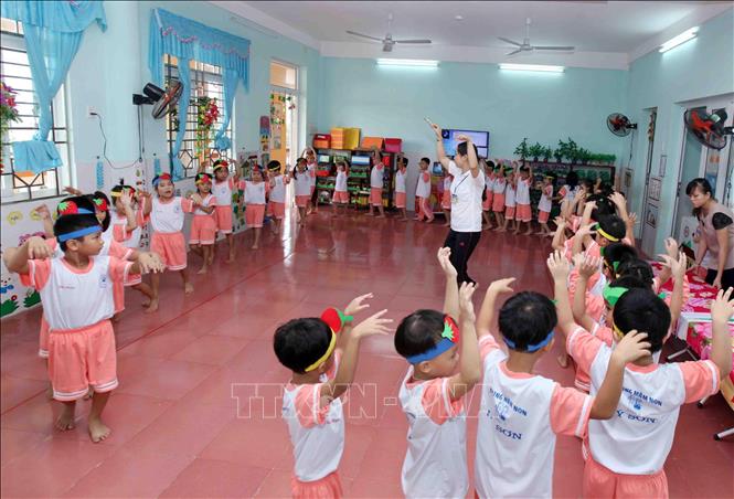 Trong ảnh: Trường Mầm non Lý Sơn (Quảng Ngãi) không ngừng được đầu tư mở rộng về quy mô và cơ sở vật chất. Ảnh: Quý Trung - TTXVN