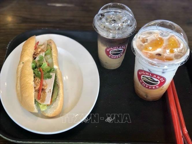 Photo: Banh mi Sai Gon (bread with the fillings following taste of Ho Chi Minh City in the south) is served with Highlands coffee. VNA Photo: Mỹ Phương