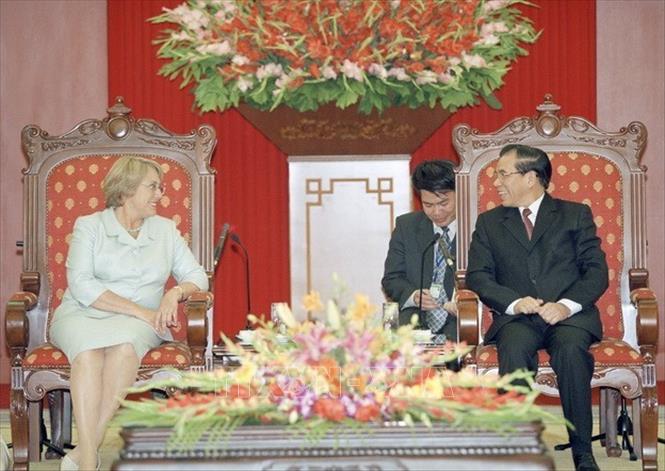 Trong ảnh: Tổng Bí thư Nông Đức Mạnh tiếp Tổng thống Cộng hòa Chile Michelle Bachalet Jeria thăm cấp Nhà nước tới Việt Nam, ngày 17/11/2006. Ảnh: Nguyễn Khang – TTXVN