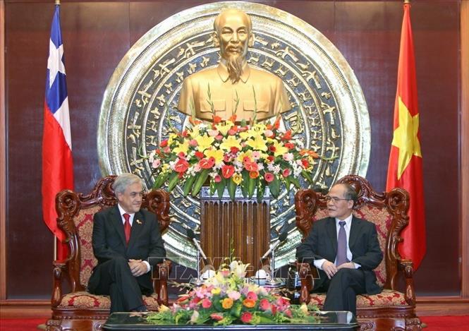 Trong ảnh: Ngày 22/3/2012, tại Hà Nội, Chủ tịch Quốc hội Nguyễn Sinh Hùng hội kiến Tổng thống Cộng hòa Chile Sebastian Pinera Echenique thăm chính thức Việt Nam. Ảnh: Nhan Sáng - TTXVN