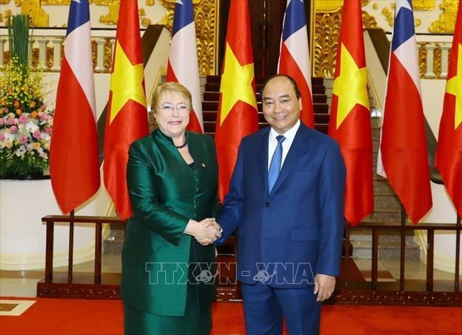 Trong ảnh: Chiều 9/11/2017, tại Hà Nội, Thủ tướng Nguyễn Xuân Phúc hội kiến Tổng thống Chile Michelle Bachelet Jeria thăm cấp Nhà nước tới Việt Nam. Ảnh: Thống Nhất – TTXVN