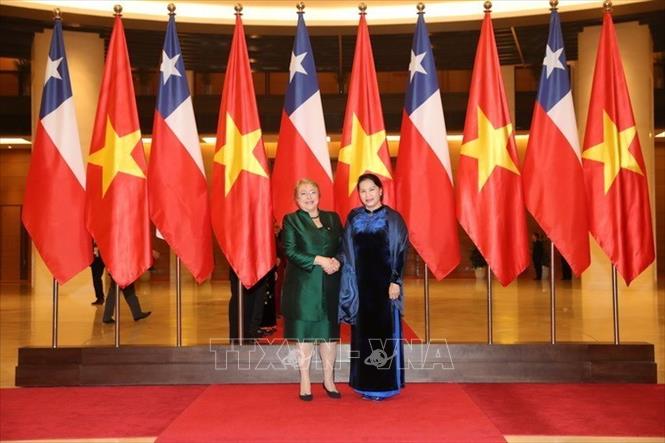 Trong ảnh: Chiều 9/11/2017, tại Hà Nội, Chủ tịch Quốc hội Nguyễn Thị Kim Ngân hội kiến Tổng thống Cộng hòa Chile Michelle Bachelet Jeria thăm cấp Nhà nước tới Việt Nam. Ảnh: Trọng Đức – TTXVN