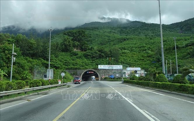 Trong ảnh: Hầm đường bộ Hải Vân nằm trên quốc lộ 1A, nối liền thành phố Đà Nẵng với tỉnh Thừa Thiên – Huế. Ảnh: Trần Lê Lâm - TTXVN