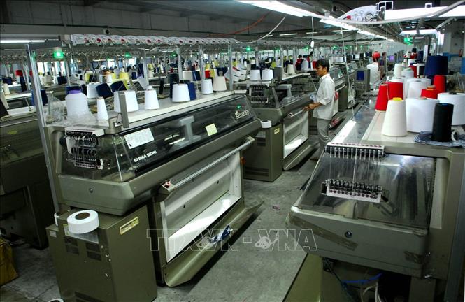 Trong ảnh: Dây chuyền sản xuất sợi của Công ty TNHH Dệt kim và May mặc Huế -Việt Nam trong Khu công nghiệp Phú Bài (Thừa Thiên - Huế). Ảnh: Danh Lam – TTXVN