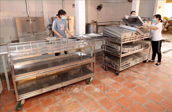 Trong ảnh: Khu bếp ăn của Cơ sở Sơn Tây - Trường Đại học Lao động - Xã hội đảm bảo tốt cho việc hậu cần cách ly. Ảnh: Anh Tuấn - TTXVN